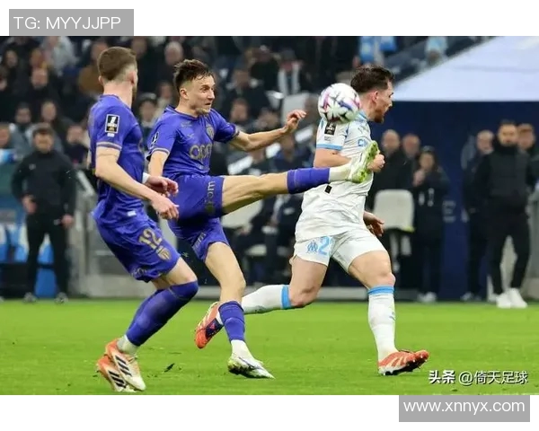 荷兰与意大利友谊赛精彩对决展现足球魅力与团队精神