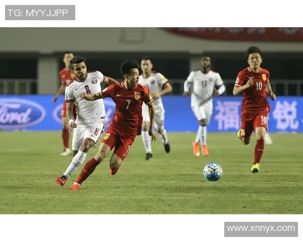 中国队与卡塔尔激战12强赛全力争胜展现足球激情与实力对决