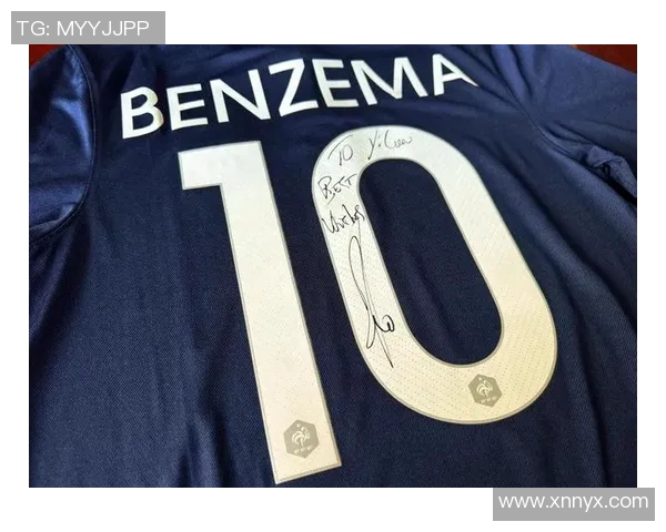 本泽马：从足球天才到世界级前锋的传奇旅程与成就解析