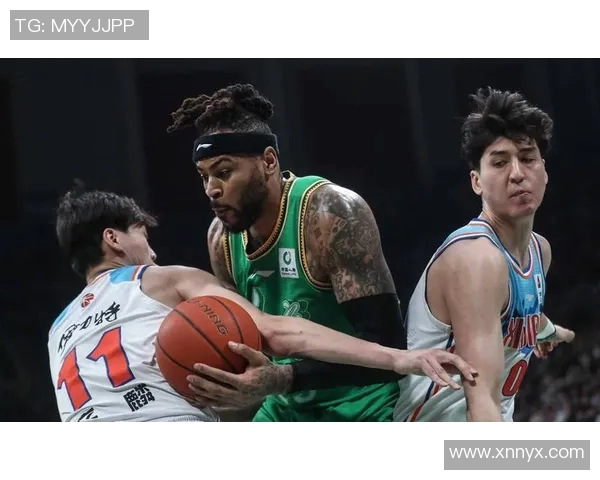 CBA北京队与新疆队比赛中出现严重误判引发球迷热议与争议 CBA北京队与新疆队比赛中出现严重误判引发球迷热议与争议