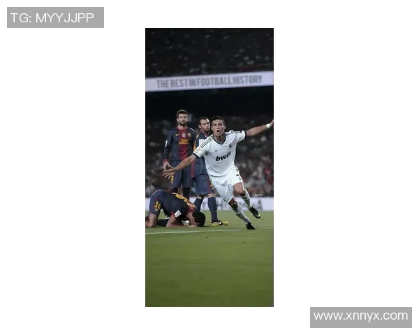 罗马与皇马的传奇对决C罗的巅峰时刻再现足球历史的辉煌瞬间