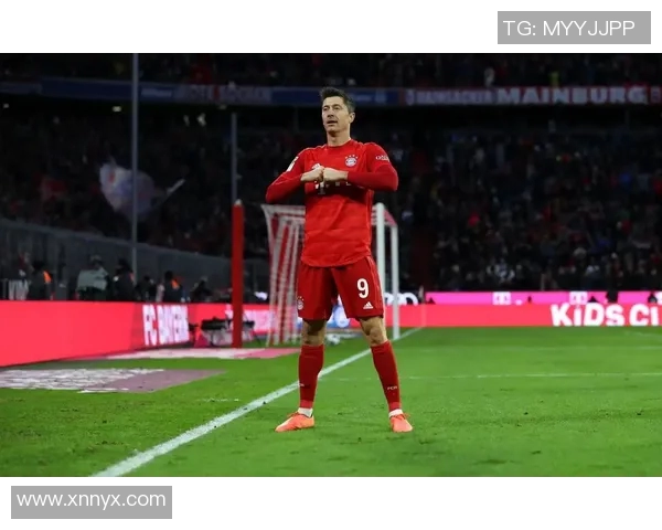 莱万重返安联球场引发拜仁球迷愤怒声讨：背叛与忘恩负义的双重指责